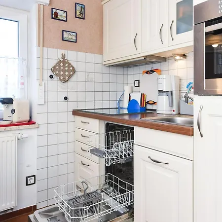 Ferienhaus Kleine Moewe * ベンサージール